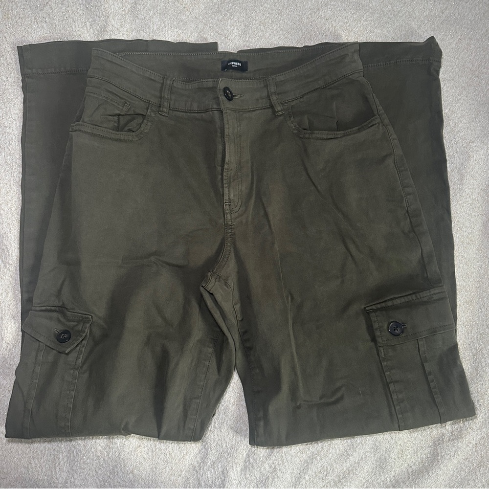 Express Women's Khaki Straight Leg Cargo Pants - Picture 4 of 7